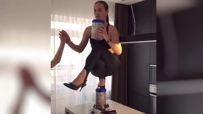 Στο νοσοκομείο 32χρονη influencer για χάρη του… TikTok – Έπαθε κάταγμα σπονδύλου λόγω του «Nicki Minaj stiletto challenge»