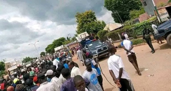 Νιγηρία: 13 νεκροί σε επίθεση ενόπλων σε τζαμί παρά τις «ειρηνευτικές» συμφωνίες