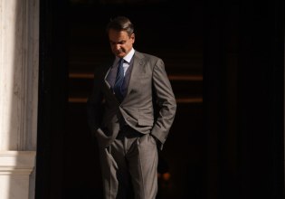 Ακροδεξιά αναχώματα με το βλέμμα σε Τσίπρα και Σαμαρά – Πώς το Μαξίμου οχυρώνεται απέναντι στη δεινή του θέση