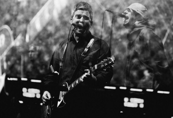 Στη σκηνή το περιμέναμε, στις κερκίδες ήρθε: Απίστευτο ξύλο στη συναυλία των Oasis