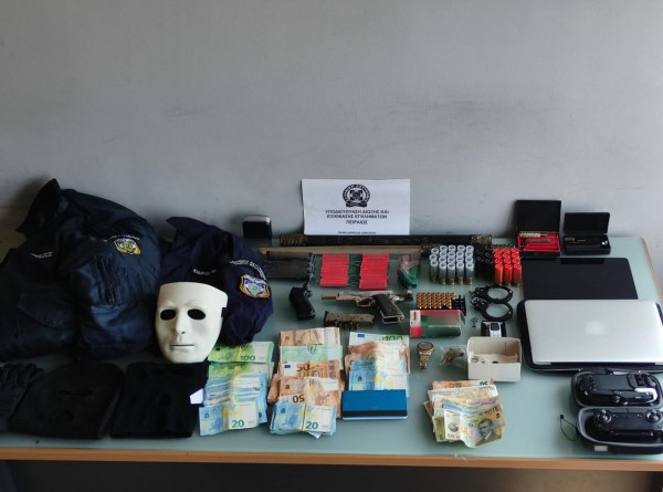 Ταύρος: Συνελήφθη 38χρονος για ενδοοικογενειακή βία – Στο σπίτι του βρέθηκαν πυροβόλο όπλο και ναρκωτικά