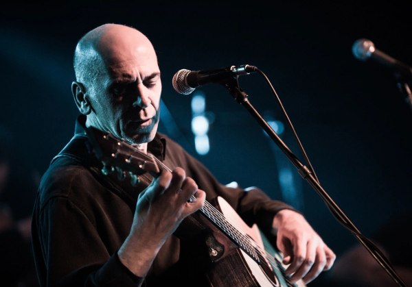 Ο Ορφέας Περίδης συναντάει το χθες και το σήμερα