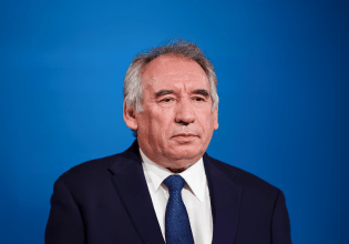 Γαλλία: Ο Φρανσουά Μπαϊρού δίνει το παράδειγμα της λιτότητας