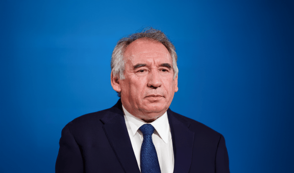 Γαλλία: Ο Φρανσουά Μπαϊρού δίνει το παράδειγμα της λιτότητας