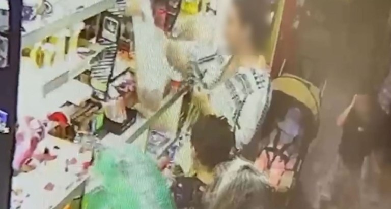 Παλαιό Φάληρο: Συνελήφθη η μητέρα του 3χρονου κοριτσιού – Υποστήριξε ότι τo παιδί χτύπησε στο μπάνιο, φοβήθηκε και το πήγε στη θάλασσα