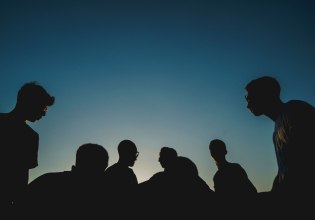 ΜΚΟ: Απέναντι βάζει την Κοινωνία των Πολιτών η κυβέρνηση Μητσοτάκη – «Επικίνδυνη ολίσθηση οι έλεγχοι σε όσους διαφωνούν»