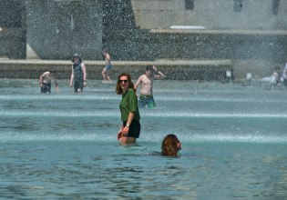 Κλιματική κρίση: Ίσως φέρει το τέλος της βιομηχανίας των διακοπών – Και η Ελλάδα θα πληγεί ως «hotspot»