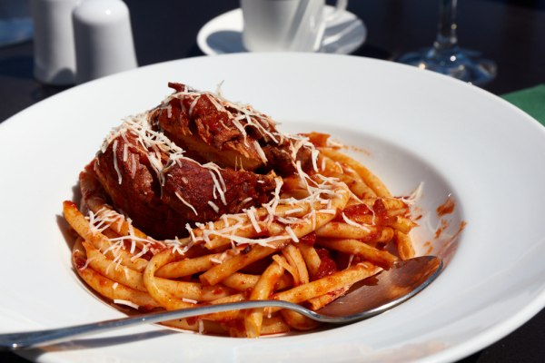 Συνταγή: Παστιτσάδα με κόκορα