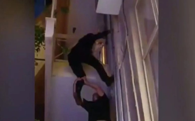 Καμίνια: Συνελήφθη η 19χρονη που άφησε τον 5χρονο αδελφό της μόνο του στο σπίτι – Θα οδηγηθεί στον Εισαγγελέα