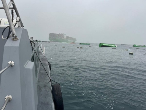 Περού: Εκλεισε για 6 ώρες το μεγαλύτερο λιμάνι λόγω πτώσης δεκάδων εμπορευματοκιβωτίων από πλοίο