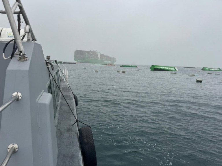 Περού: Εκλεισε για 6 ώρες το μεγαλύτερο λιμάνι λόγω πτώσης δεκάδων εμπορευματοκιβωτίων από πλοίο