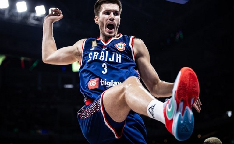 Πρόστιμο και αποκλεισμός ενός αγώνα με αναστολή, η ποινή στον Πετρούσεφ για τη γροθιά (vid)