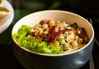 Συνταγή: Ρεβίθια με λιαστές ντομάτες