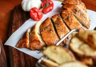 Συνταγή: Ψητό κοτόπουλο με μοτσαρέλα