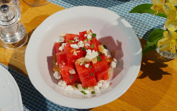 Συνταγή: Σαλάτα με καρπούζι και φέτα