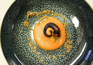 Συνταγή: Χταπόδι με πουρέ μελιτζάνας