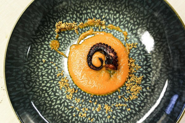 Συνταγή: Χταπόδι με πουρέ μελιτζάνας