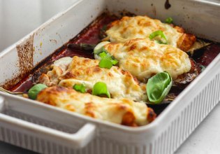 Συνταγή: Γεμιστές μελιτζάνες με φέτα και ρόδι