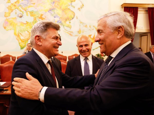 Επιστολή Φαραντούρη στον Ιταλό υπουργό Εξωτερικών: Δεν μπορείτε να αγνοείτε την Ελλάδα στη Μεσόγειο