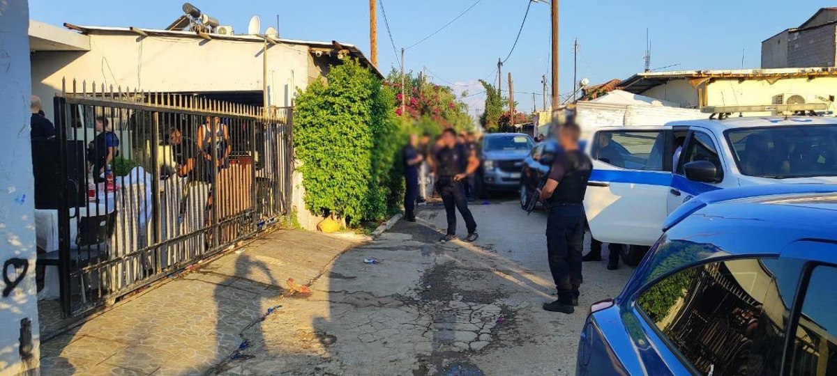 Ασπρόπυργος: Δεκαεπτά συλλήψεις για το άγριο περιστατικό στη Νέα Ζωή όπου έπεσαν δεκάδες πυροβολισμοί