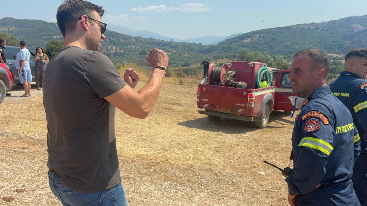 Στην Πάτρα ο Κασσελάκης, στον απόηχο των καταστροφικών πυρκαγιών – Συναντήσεις με φορείς