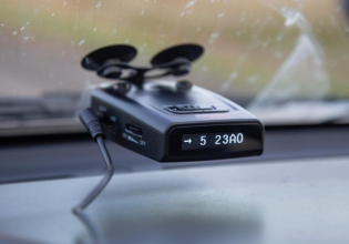 Τα αυξημένα πρόστιμα στα οχήματα απογείωσαν τις πωλήσεις των αντιραντάρ – Επιτρέπονται ή όχι;