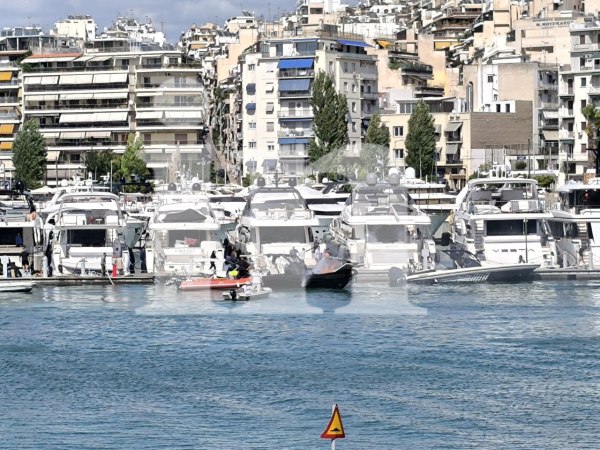 Φωτιά σε σκάφος στο Πασαλιμάνι