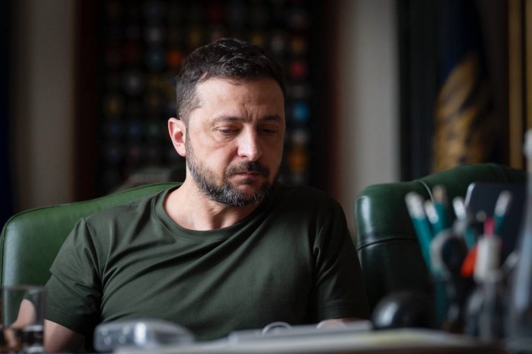 ΗΠΑ: Ο Λευκός Οίκος σκέφτεται να καλέσει τον Ζελένσκι στη συνάντηση Πούτιν – Τραμπ στην Αλάσκα