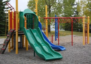 Ο πλανήτης γεννά λιγότερα μωρά – Είναι η υπογεννητικότητα η μεγάλη υπαρξιακή απειλή;