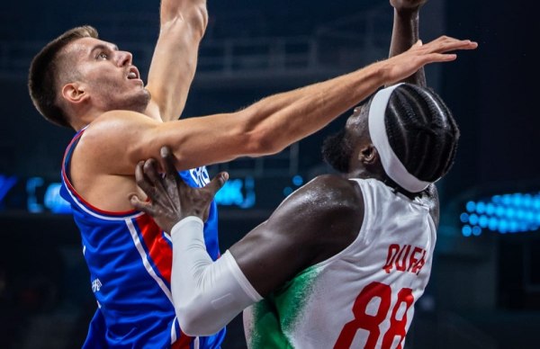 Ο Πετρούσεφ έριξε γροθιά σε αντίπαλο και αποβλήθηκε (vid)