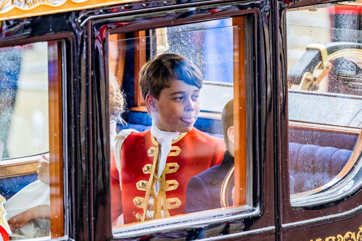 Πρίγκιπας Τζορτζ: Το βάρος του στέμματος και η παιδική αθωότητα του «πιο φυσιολογικού» μελλοντικού βασιλιά της Βρετανίας