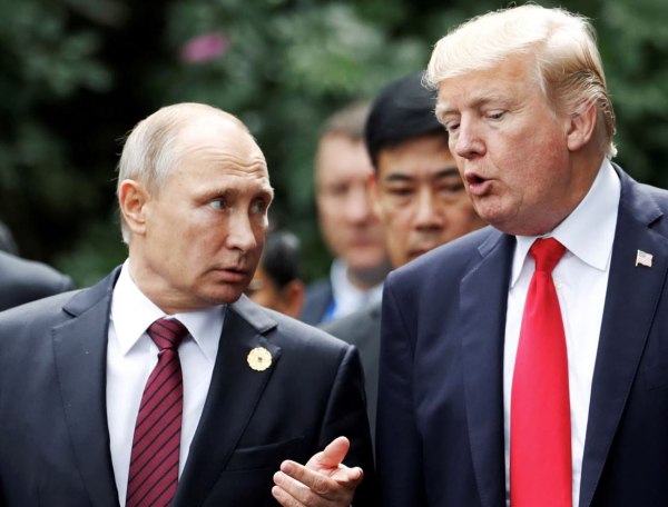 Ο Τραμπ ξαναπλησιάζει το Κρεμλίνο για την Ουκρανία – Γιατί το CNN κρατάει μικρό «καλάθι»