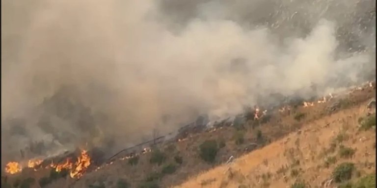Φωτιές στα μειονοτικά χωριά της Αλβανίας – Πύρινη λαίλαπα στον Δήμο Φοινικαίων