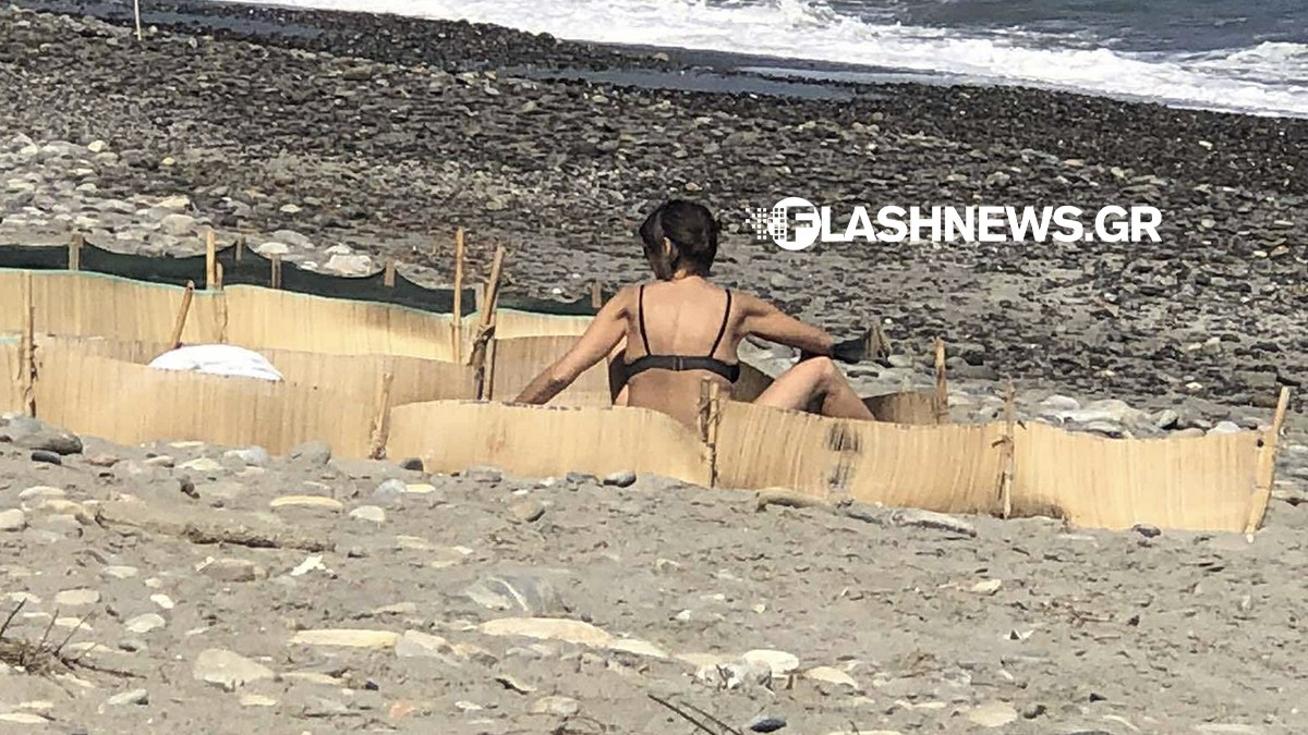 Χανιά: Λουόμενη έκανε ηλιοθεραπεία σε χώρο που έχει σήμανση θαλάσσιων χελωνών