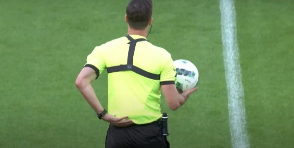 Premier League: Ολοι στηρίζουν την κάμερα σώματος διαιτητή