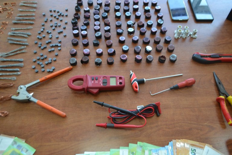 Κρήτη: Συνεργείο ρευματοκλοπών είχαν δύο ηλεκτρολόγοι – Είχαν «πειράξει» τον μετρητή σε 30 σπίτια έναντι αμοιβής