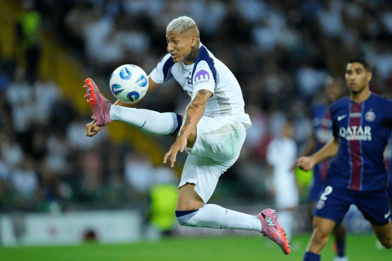 Τρομερή επέμβαση του Σεβαλιέ στο σουτ του Ριτσάρλισον (vid)