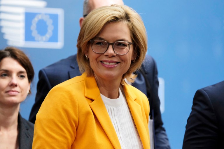 Γερμανία: Ποια είναι η αμφιλεγόμενη «βασίλισσα του κρασιού» που ηγείται του κοινοβουλίου