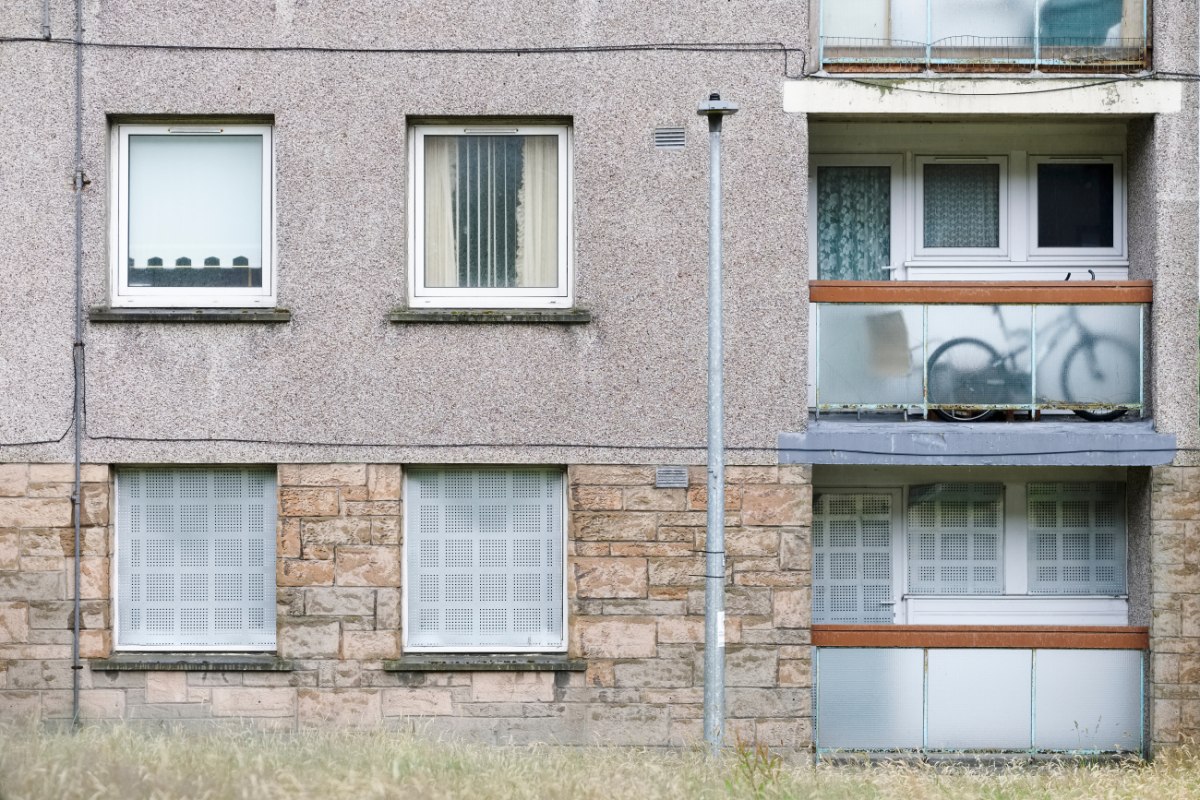 Δεν μπορείς να αγοράσεις σπίτι, αγόρασε ένα δωμάτιο – Η πρωτότυπη απάντηση στη στεγαστική κρίση