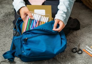 «Πονοκέφαλος» για τα νοικοκυριά οι τιμές στα σχολικά είδη