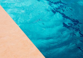 Παξοί: Γιατροί και αστυνομικοί προσπαθούσαν 45 λεπτά να επαναφέρουν την 4χρονη που πνίγηκε στην πισίνα