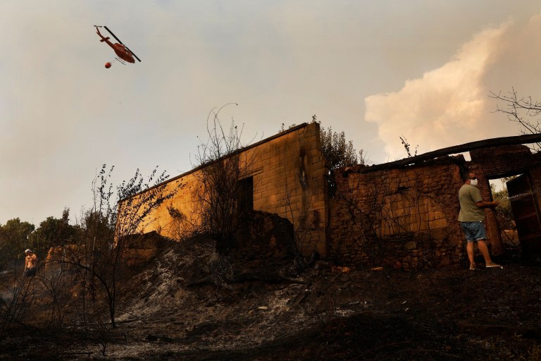 Φωτιά στην Ισπανία: Στάχτη πάνω από 10.000 στρέμματα – Ένας νεκρός