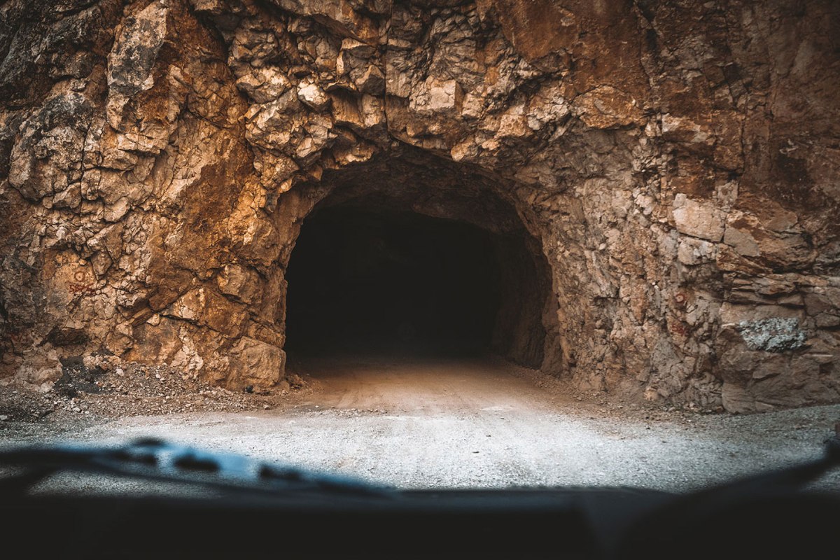 Τουρκία: Ο πιο επικίνδυνος δρόμος του κόσμου – Τα σκοτεινά τούνελ και οι απότομοι γκρεμοί [εικόνες και βίντεο]