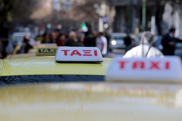 Ταξιτζής στην Κρήτη αποβίβασε μητέρα 3 παιδιών για να πάρει κούρσα τουριστών