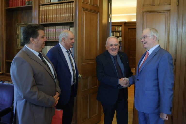 Συνάντηση Τασούλα με απόστρατους αξιωματικούς