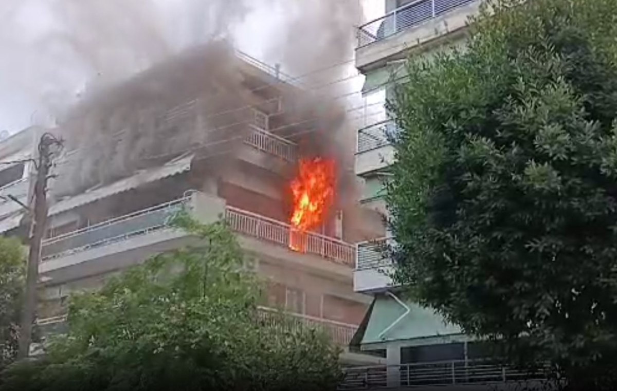 Θεσσαλονίκη: Φωτιά σε διαμέρισμα στην Καλαμαριά – Δύο τραυματίες απεγκλωβίστηκαν από την πυροσβεστική