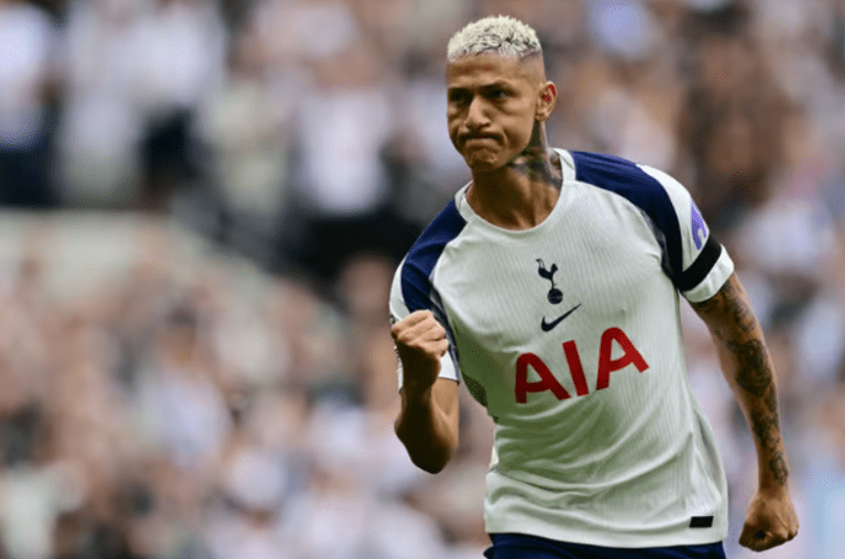 Εύκολες νίκες για Τότεναμ (3-0) και Σάντερλαντ (3-0), «έκλεψε» τον βαθμό η Φούλαμ (1-1)