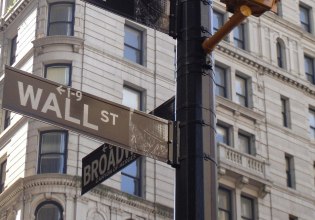 Ανησυχία για την οικονομία στις ΗΠΑ – Έρχεται πτώση στη Wall Street;
