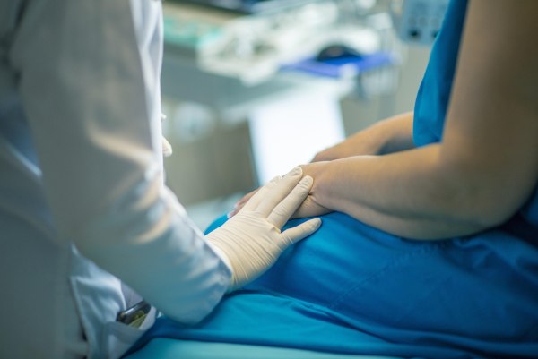 Έξαρση γαστρεντερίτιδας στην Τζια, με 80 κρούσματα την ημέρα – Δύο θάνατοι από τον ιό Δυτικού Νείλου