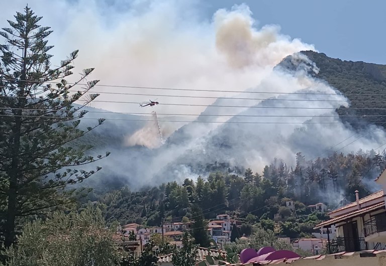 Σε ύφεση τα πύρινα μέτωπα σε Τροιζήνα, Μεσσηνία και Πρέβεζα